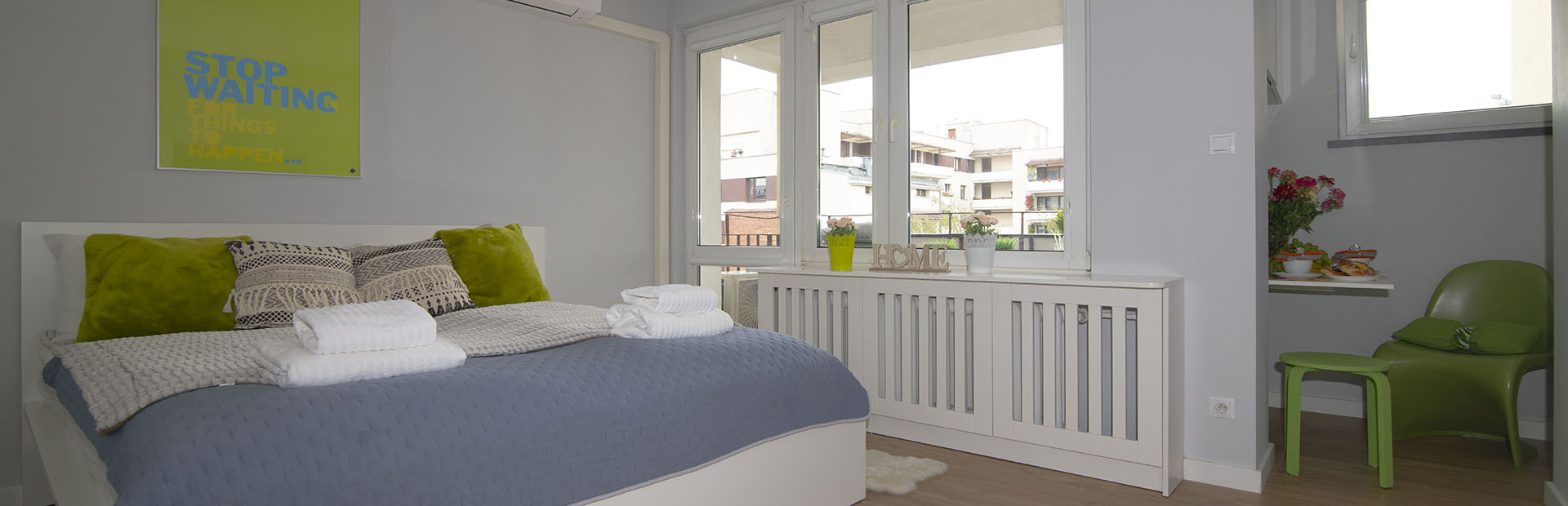 Apartment Salon Bed Window